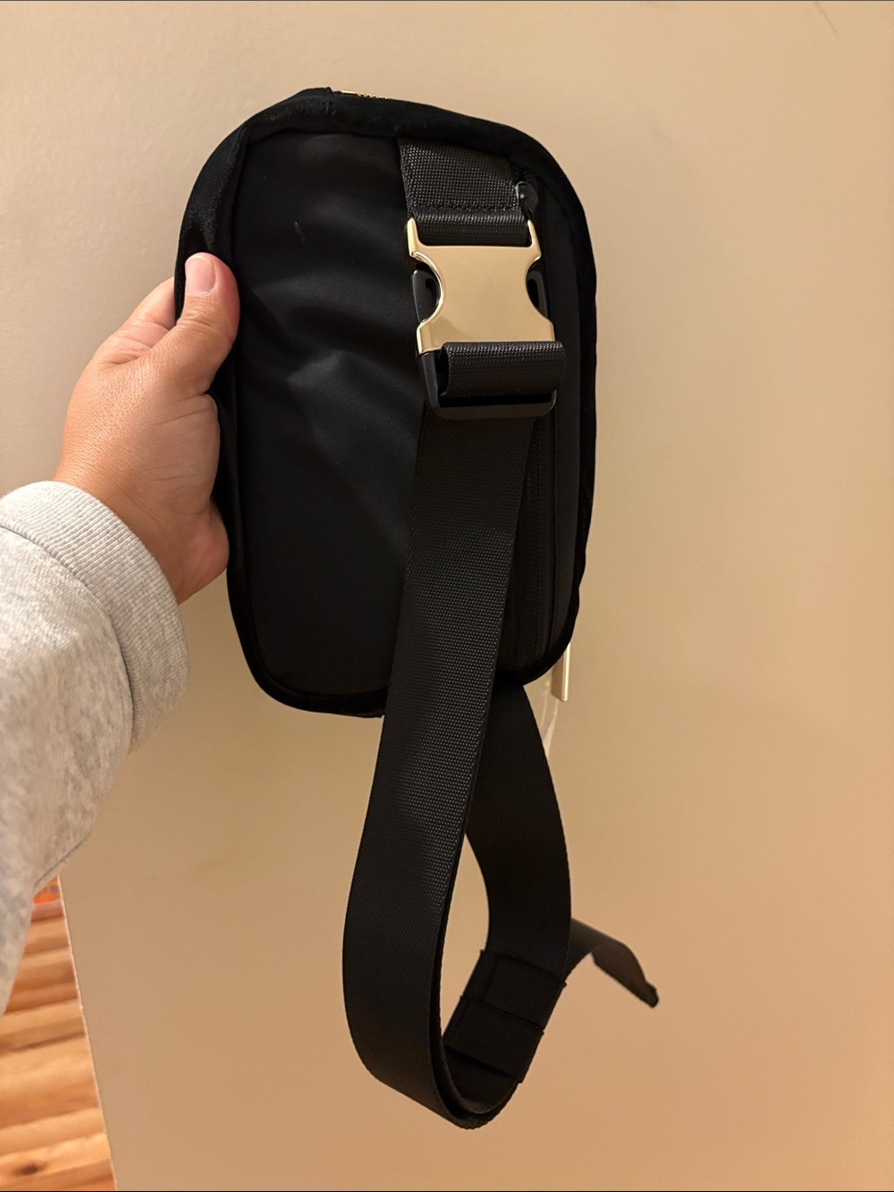 NWT Velvet Lululemon Black Everywhere Belt Bag Velour 1L Gold Hardware - Picture 4 of 6